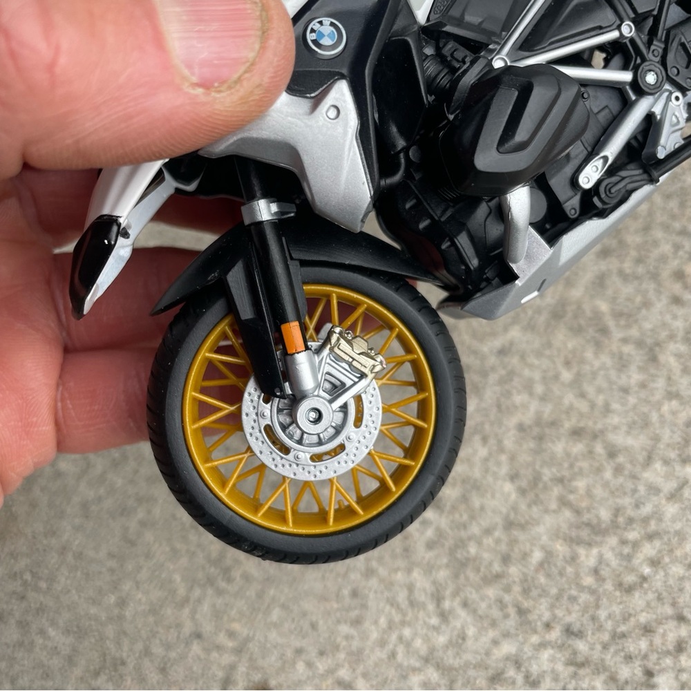2019 BMW R1250 GS Diecast Motorcycle Model 1:12 Maisto - Picture 12 of 16